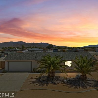 12589 Quinnault Rd, Apple Valley, CA 92308