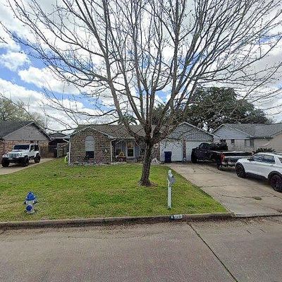 128 Houston St, Angleton, TX 77515