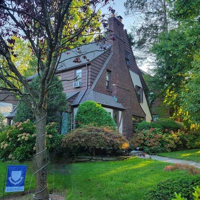 130 Columbus Dr, Tenafly, NJ 07670