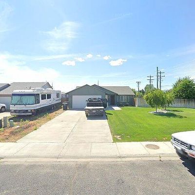 1300 S Cougar Dr, Moses Lake, WA 98837