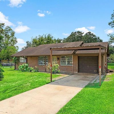 1311 College Dr, Alvin, TX 77511