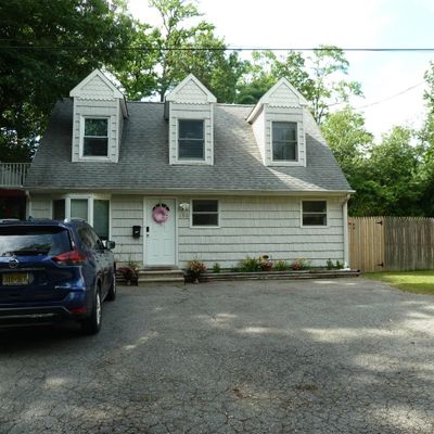 135 Rosewood Dr, Keyport, NJ 07735