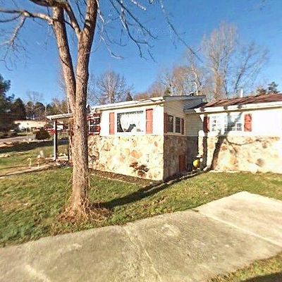 137 Moon Pt, La Follette, TN 37766