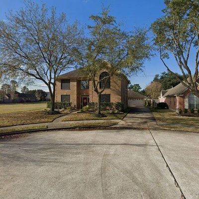 13722 Country Green Ct, Houston, TX 77059