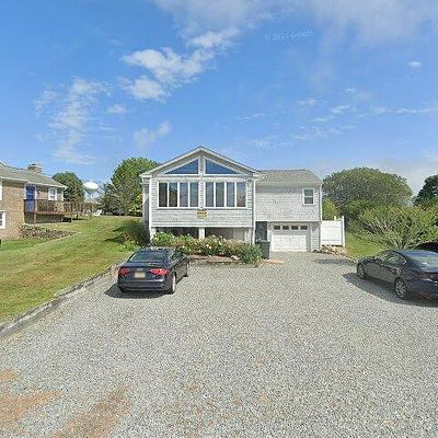 14 Larch Ave, Narragansett, RI 02882