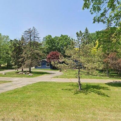 1201 Brewster Rd, Rochester Hills, MI 48306