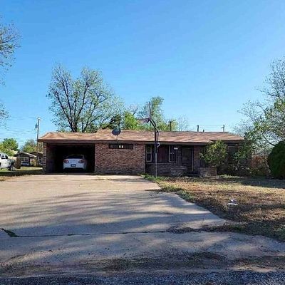 1204 Avenue H Nw, Childress, TX 79201