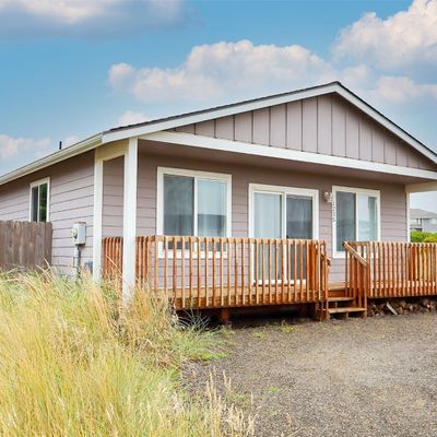 1235 Channel Ave Sw, Ocean Shores, WA 98569