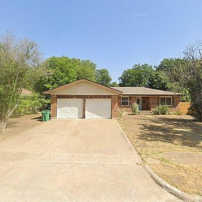 124 Crockett St, Mcgregor, TX 76657