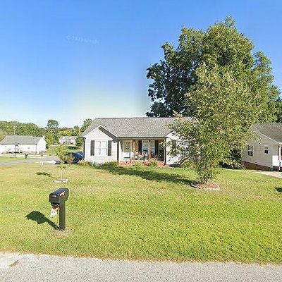 16 Grace Dr, Thomasville, NC 27360