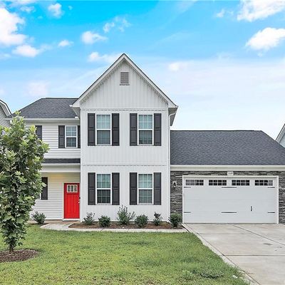 1664 Seattle Slew Ln, Hope Mills, NC 28348