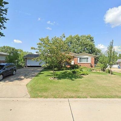 17 Hazelnut Ct, Florissant, MO 63033