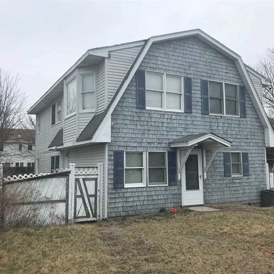 17 Seymour Dr, Shirley, NY 11967