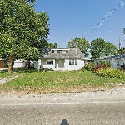 1437 N Webster St, Taylorville, IL 62568