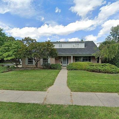 1464 Blairmoor Ct, Grosse Pointe Woods, MI 48236