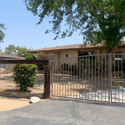 14715 Kinai Rd, Apple Valley, CA 92307