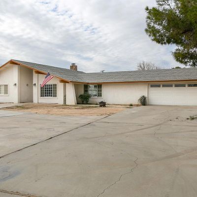 19399 Yanan Rd, Apple Valley, CA 92307