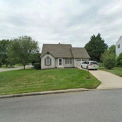 2 Dove Cir, Hanover, PA 17331