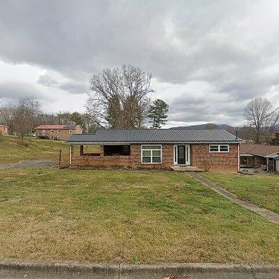 2 Hastings Ct, Johnson City, TN 37604