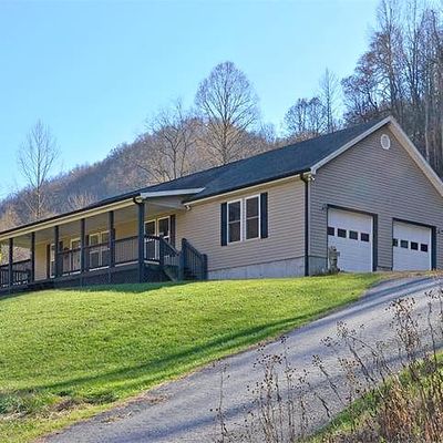 200 Rabbit Hop Dr, Burnsville, NC 28714