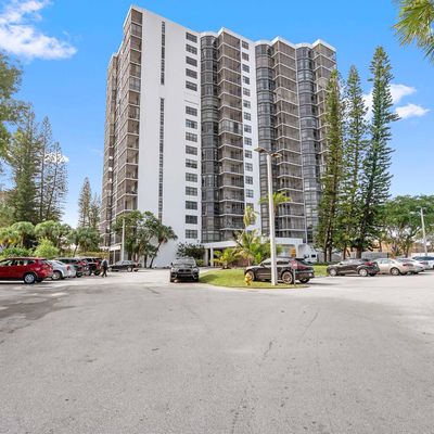 20100 W Country Club Dr, Aventura, FL 33180