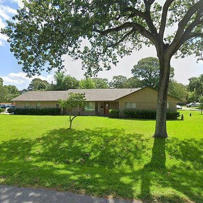 202 Denton Dr, Seabrook, TX 77586