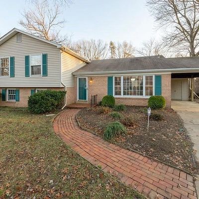 2023 Hoover Ln, Alexandria, VA 22308