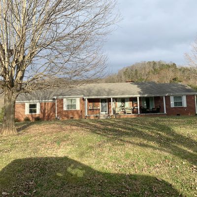 204 Theater Dr, Celina, TN 38551