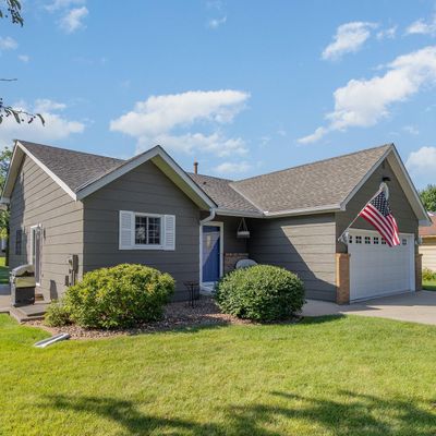 2046 Heritage Dr, Shakopee, MN 55379