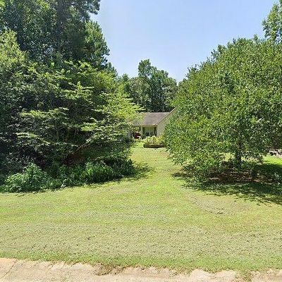 205 N Strathmore Dr, Sharpsburg, GA 30277