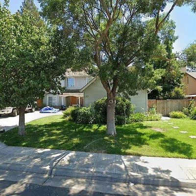 2052 Roberts Ave, Clovis, CA 93611