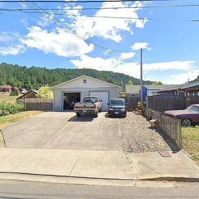 206 S Main St, Drain, OR 97435