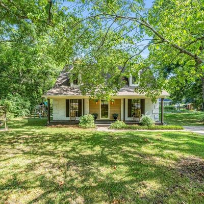 207 White Dr, Starkville, MS 39759