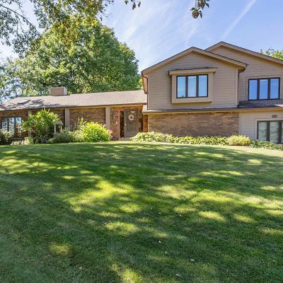 20725 Sundance Dr, Brookfield, WI 53045