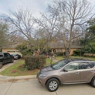 208 Varsity Cir, Arlington, TX 76013