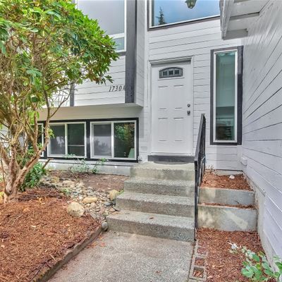 17304 Meadowdale Dr, Lynnwood, WA 98037