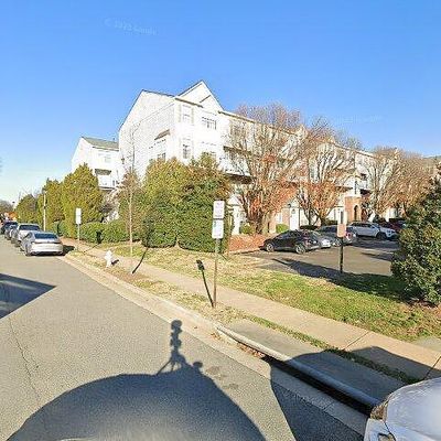 1737 Kingsgate Ct, Alexandria, VA 22302