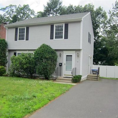 18 Essex St, Manchester, CT 06040