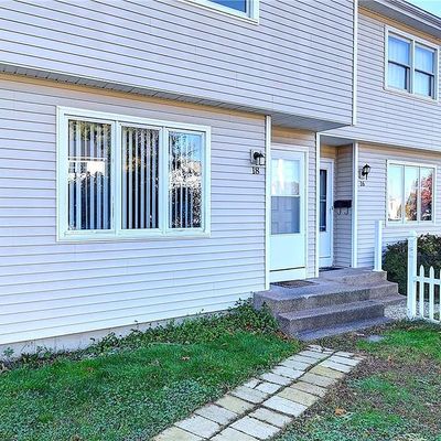 18 Hunniford St, Manchester, CT 06040