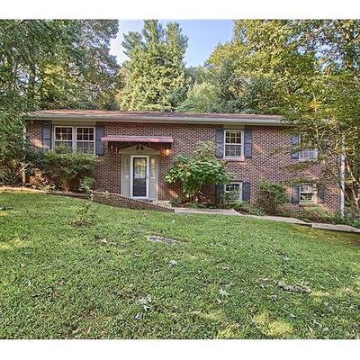 181 Echo Dr, Hendersonville, NC 28739