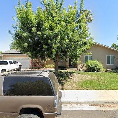 1827 Mitchell Ave, Clovis, CA 93611