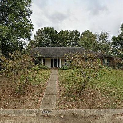 1842 Lake Manor Dr, Greenville, MS 38701