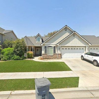 185 Serena Ave, Clovis, CA 93619