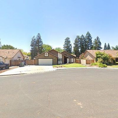 186 N Pecan Ave, Clovis, CA 93611