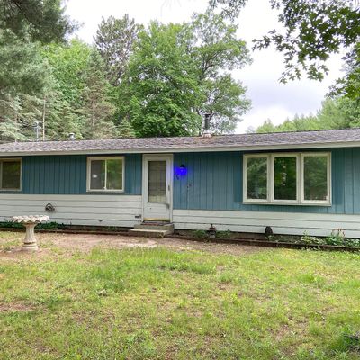 226 Vienna Ct, Houghton Lake, MI 48629