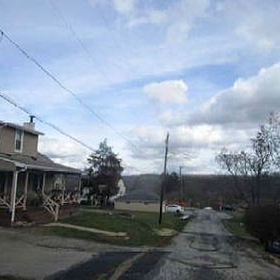 23 Bethlehem St, Fredericktown, PA 15333