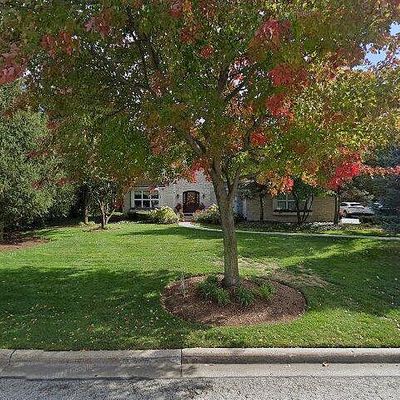 239 Wood Glen Ln, Oak Brook, IL 60523