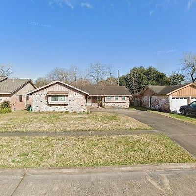 2401 Muscadine Ln, Pasadena, TX 77502