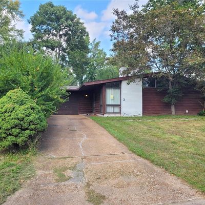 2445 Cherry Ln, Florissant, MO 63033