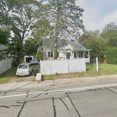 25 Admiral Kalbfus Rd, Newport, RI 02840